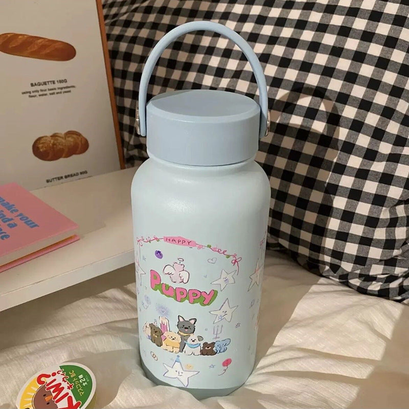 Robust 900 ml blå termos drikkeflaske med dyremotiv. Lekkerfri og BPA-fri, perfekt for aktive damer på tur.
