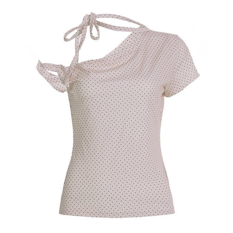 Trendy rosa kvinnetopp med asymmetrisk design og dekorativ halslinje, flott for vår/sommer.