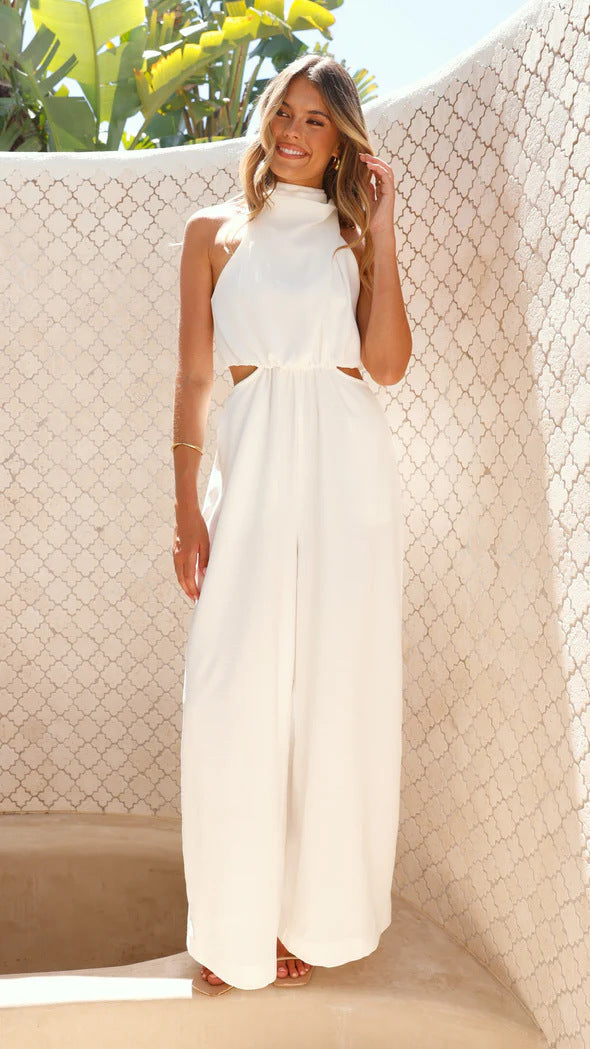 Moderne damejumpsuit med en smigrende silhuett, sideutskjæringer og komfortable brede ben.