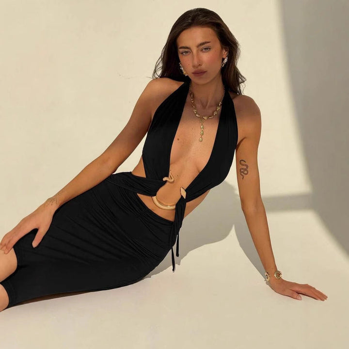 Oliven halterneck maxikjole for kvinner med elegante cut-outs, ideell som sommer- eller kveldsfestkjole.