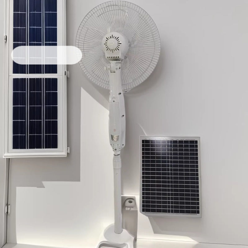 Miljøvennlig solardrevet ståvifte med solcellepanel, hvit design og fjernkontroll for smart hjem.