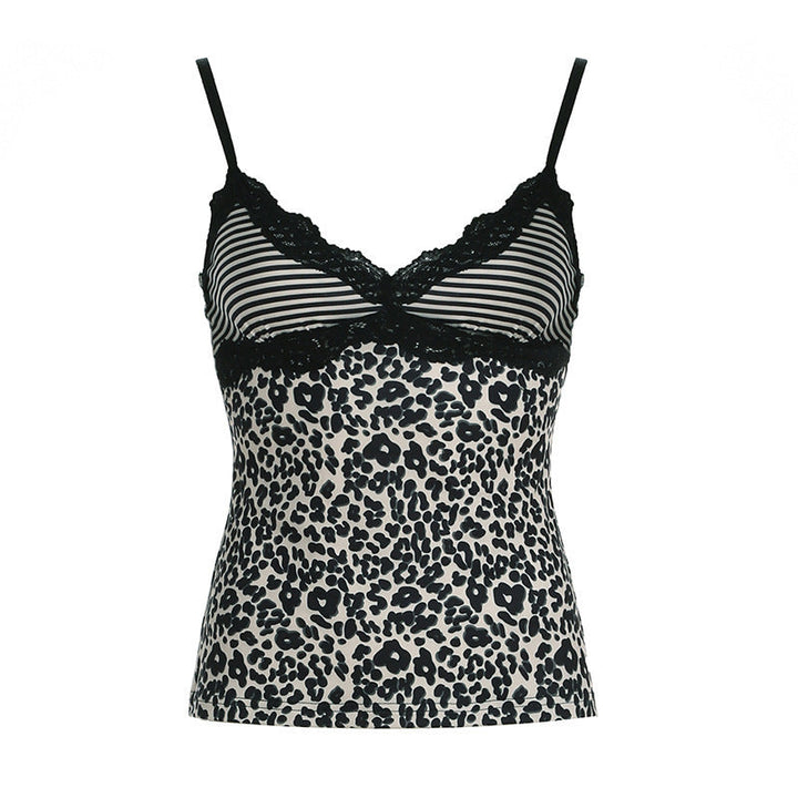 Feminin spaghettitopp i khaki med leopardmønster og fin blondekant. Stilig og komfortabel sommertopp for dame.