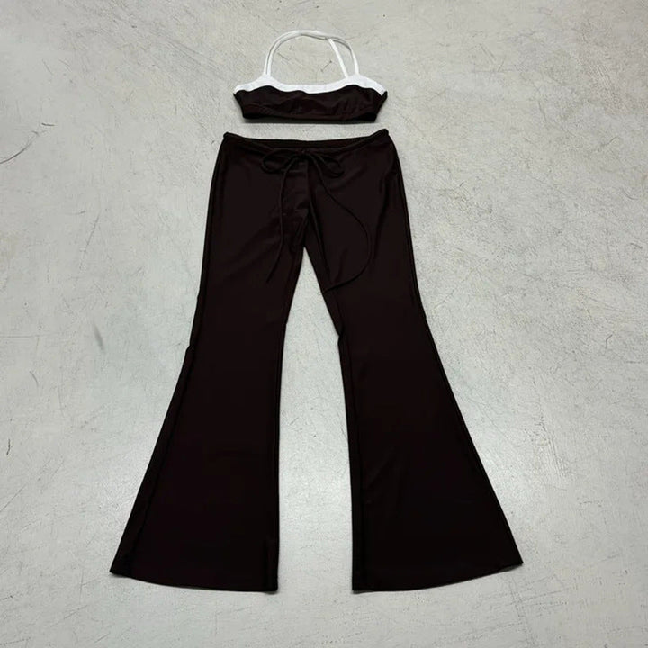 Casual dame sett med sporty crop topp og flared bukse, ideelt for fritid og sommerdager. Mykt og komfortabelt.