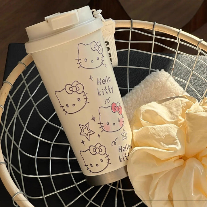 Søt Hello Kitty isolert drikkekopp for damer, 500 ml. Perfekt reisekopp i plast.