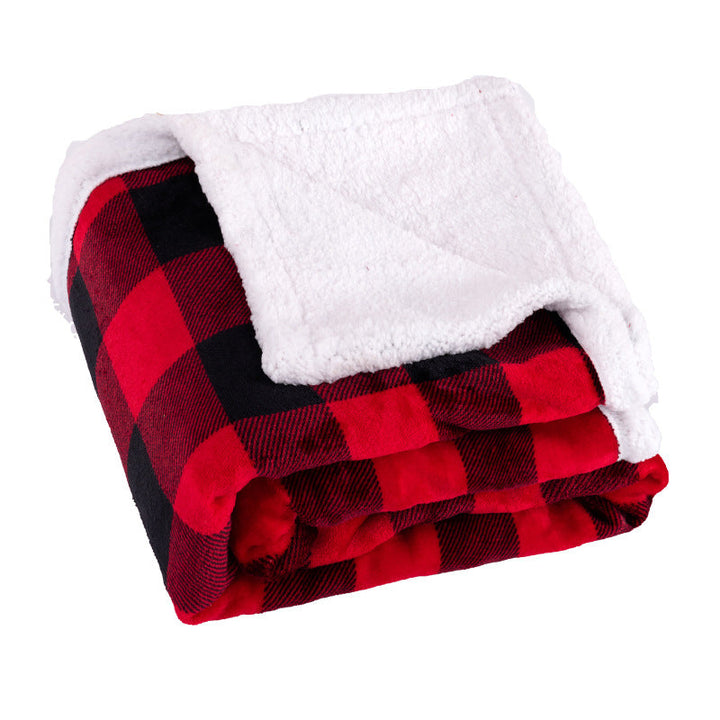 Sammenbrettet dame oversized teppehettegenser, klar til bruk eller som en varm og koselig gave.