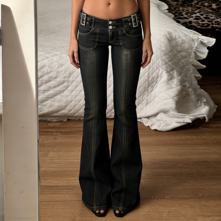 Dame flared jeans med justerbar midje. Trendy snitt for hverdag og mote. Komfortabel bukse.