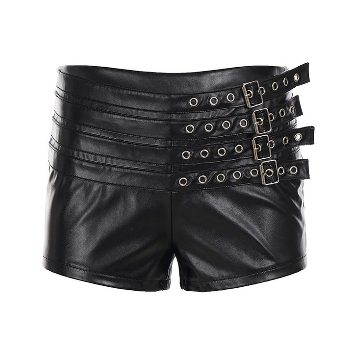 Svarte dameshorts med detaljert snøring og metallspenner, perfekt for en edgy sommer- og urban stil.