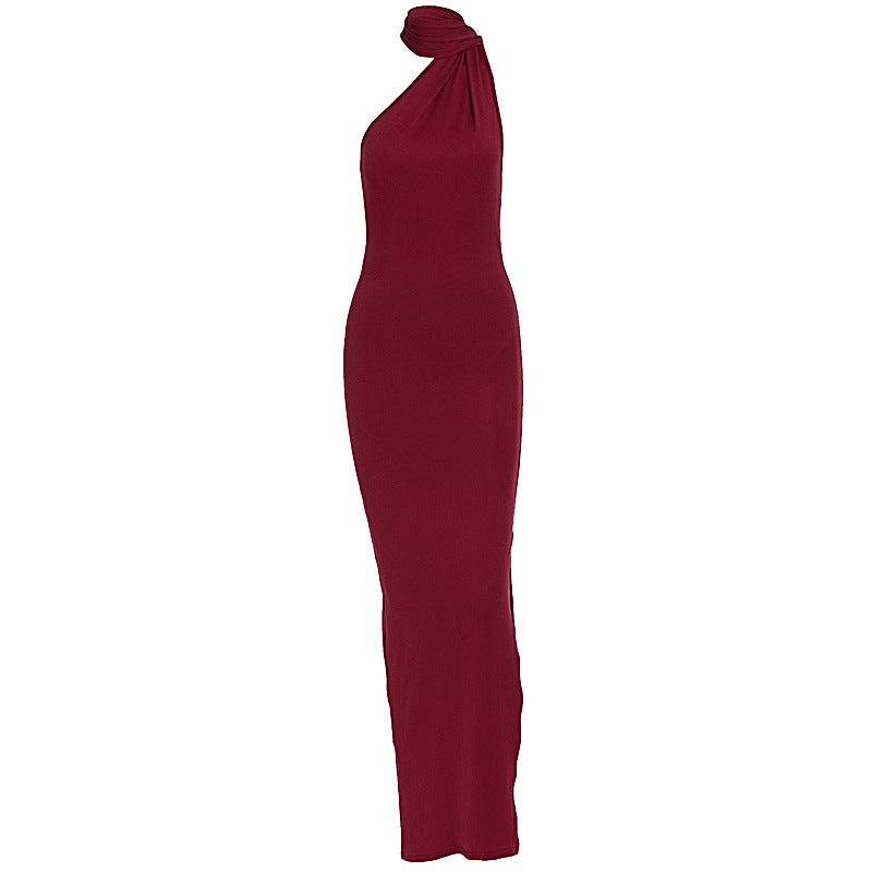Dame sommerkjole: Elegant bordeaux maxikjole med asymmetrisk hals og komfortabel innpakket passform.