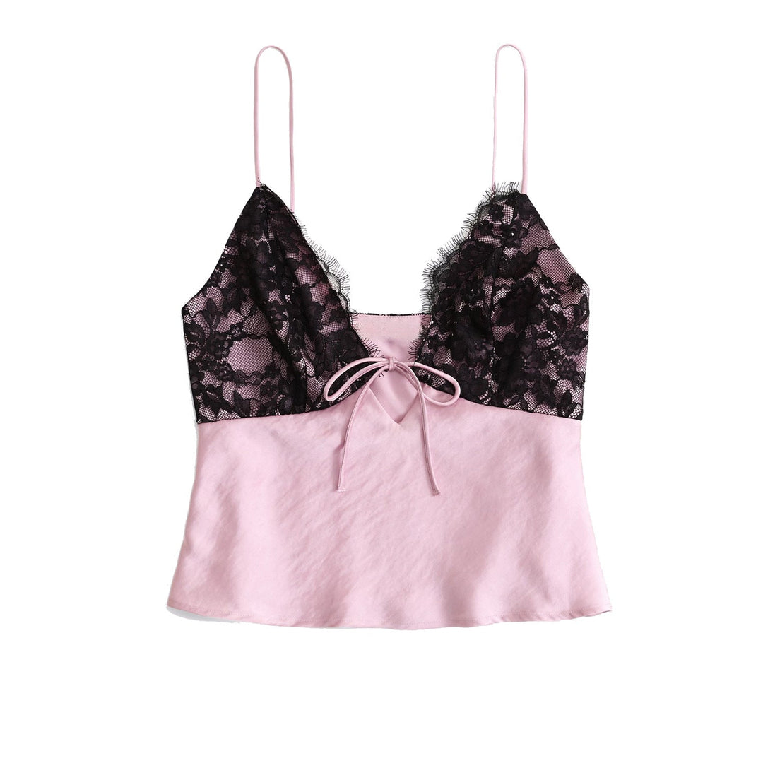 Trendy damebluse med spiss snitt, V-hals og knutedetalj. En elegant og allsidig topp for våren.