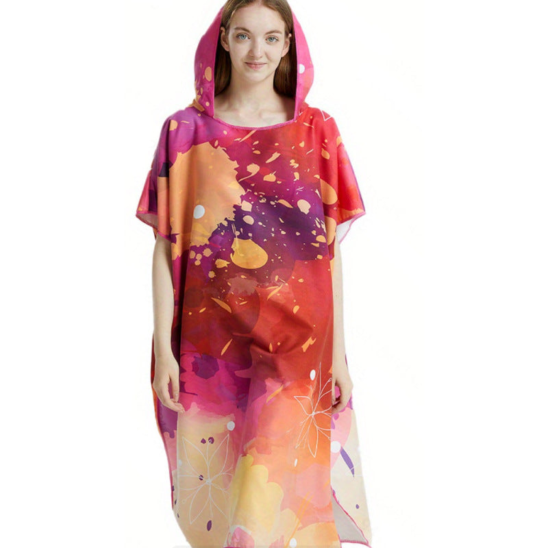 Elegant fargerik strandponcho for damer, utmerket som bassengklær og fritidsklær.
