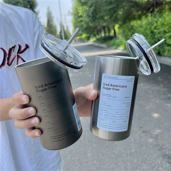 Lekkasjesikker 600ml drikkeflaske med sugerør for kvinner. Isolert termoskopp, praktisk og stilfull.