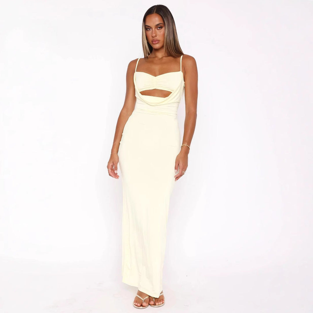 Elegant maxikjole for dame med cut-out detaljer, perfekt for fest og spesielle anledninger.
