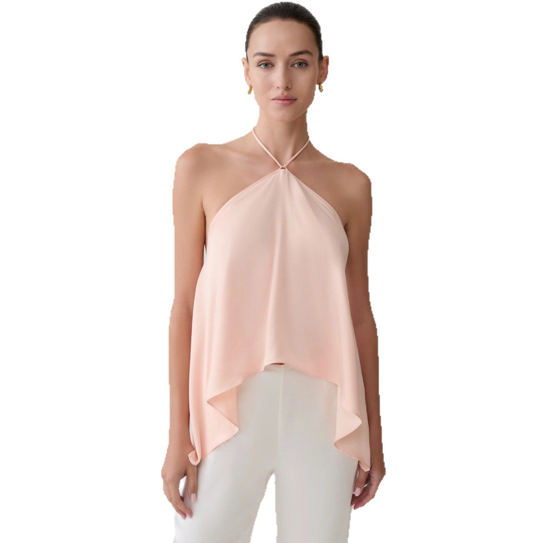Lett rosa haltertopp til dame med flytende asymmetrisk kant. Elegant ermeløs sommertopp for stilfulle kvinner.