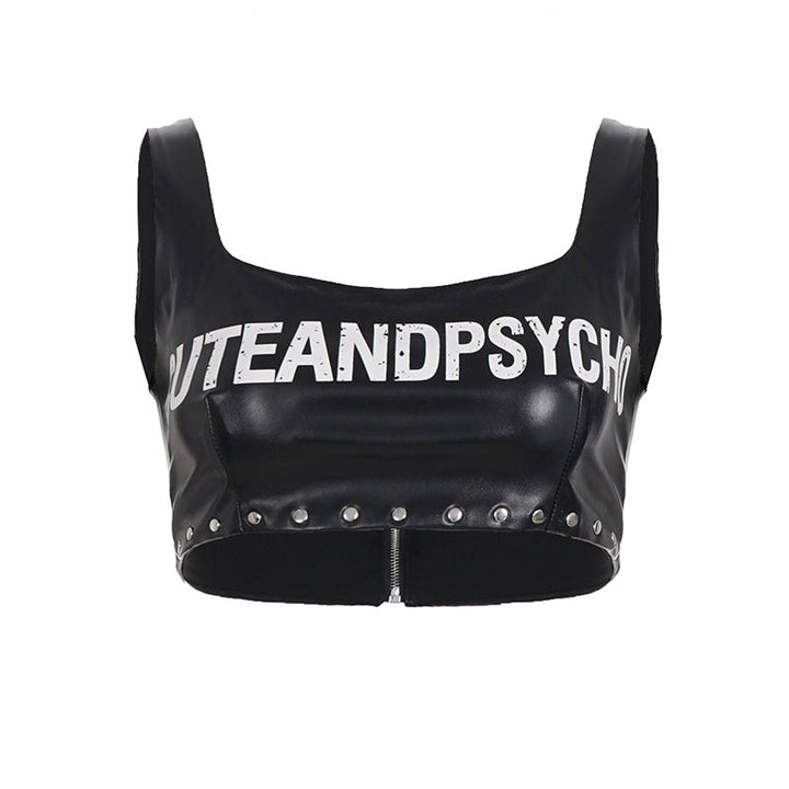 Svart dame cropped topp med unikt skriftdesign og edgy nittepynt. Allsidig for casual bruk eller som festtopp.