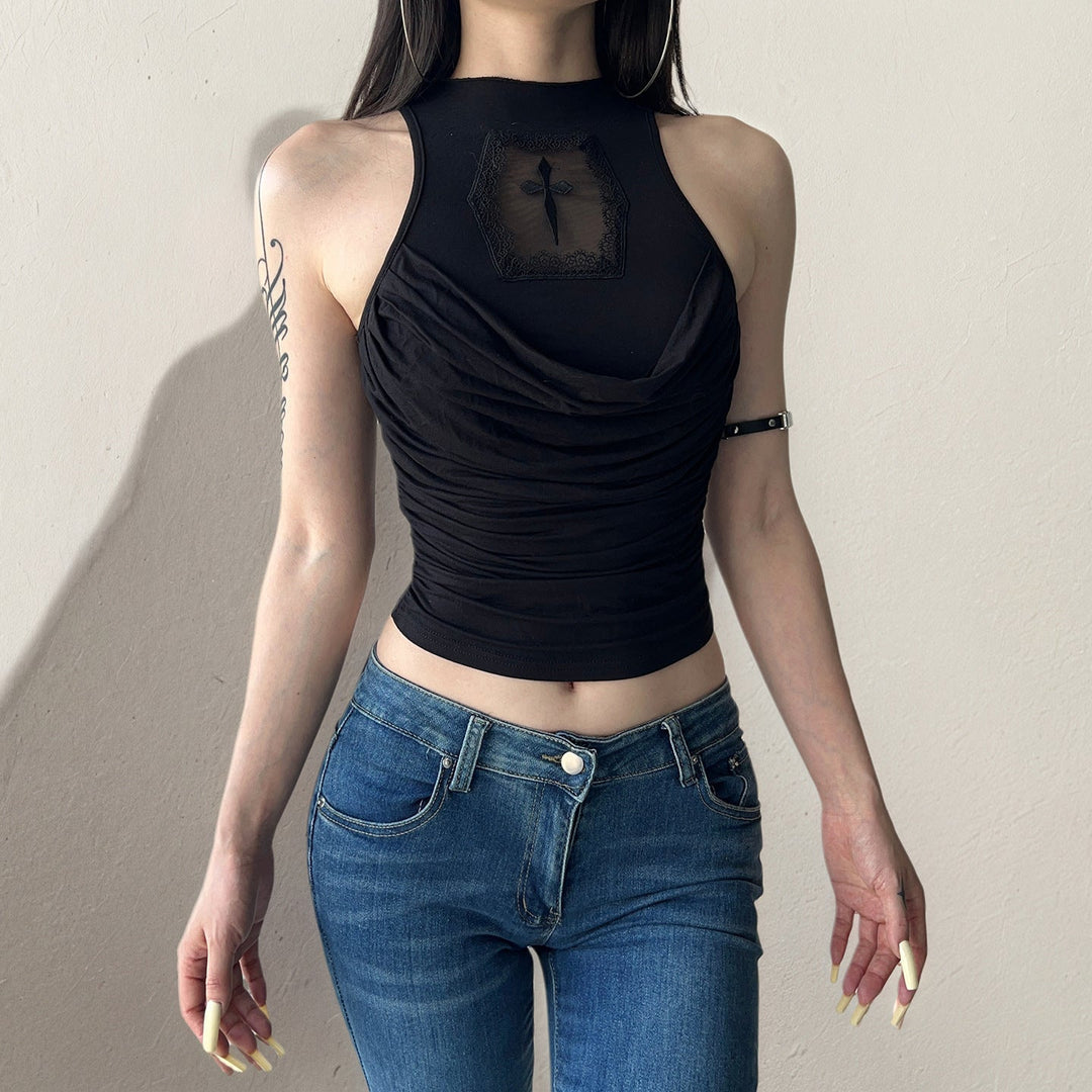 Komfortabel svart tanktopp for kvinner. Elegant design med spennende ryggdetalj. Ideell for sommer og fritid.