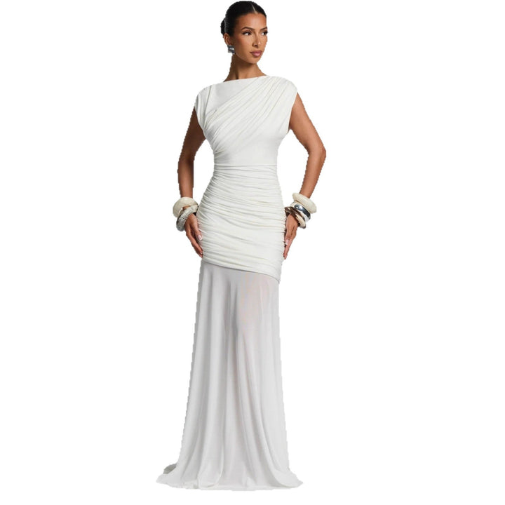 Stilren damekjole med unike draperinger ved midjen for figursydd look. Elegant maxikjole for formelle anledninger.