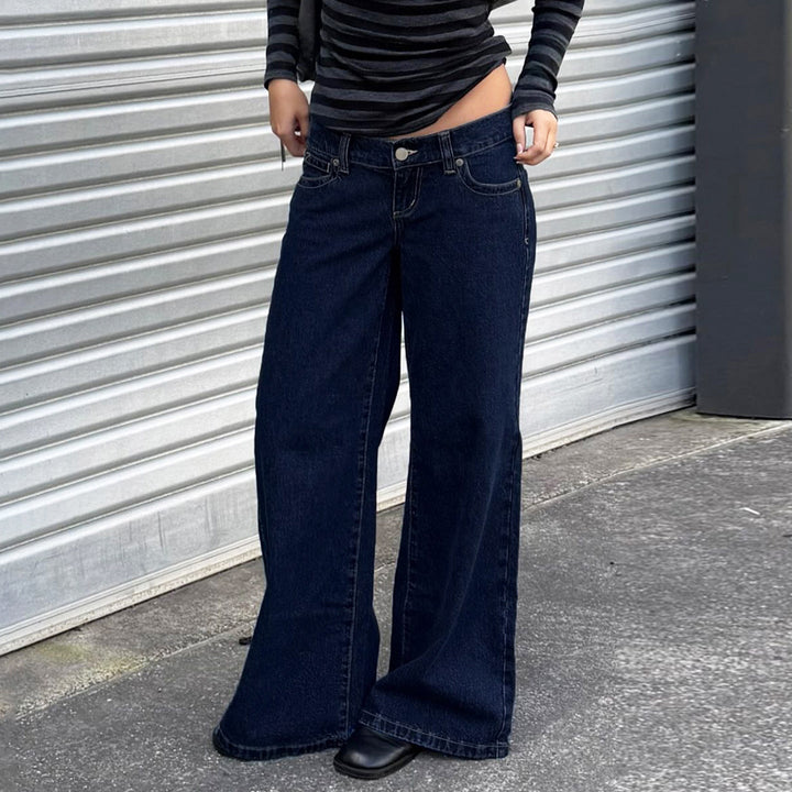 Mørkeblå vide dame jeans i avslappet passform for komfortabel hverdagsbruk. Stilige casual bukser.