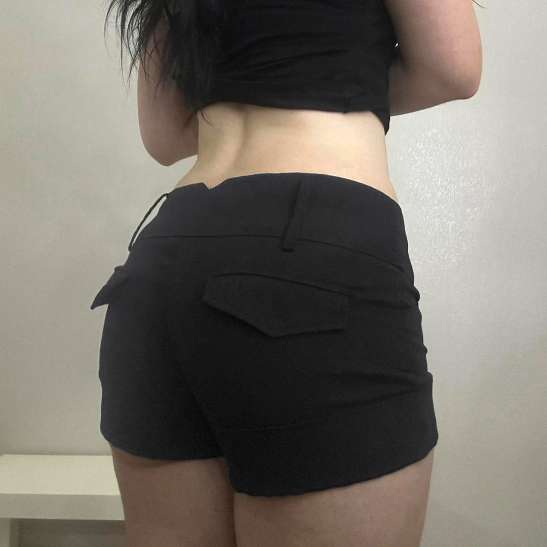 Svarte skreddersydde dame shorts for et stilfullt hverdagsantrekk. Kombinerer eleganse og overlegen komfort.