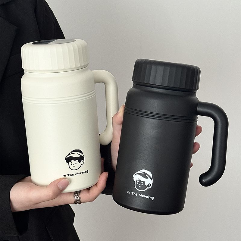 Allsidig isolert termoskanne, 1L. Ergonomisk håndtak og lekkasjesikker lukking. For kaffe, te, varmt/kaldt.