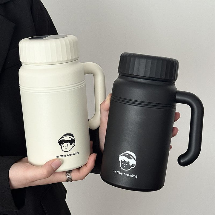Allsidig isolert termoskanne, 1L. Ergonomisk håndtak og lekkasjesikker lukking. For kaffe, te, varmt/kaldt.
