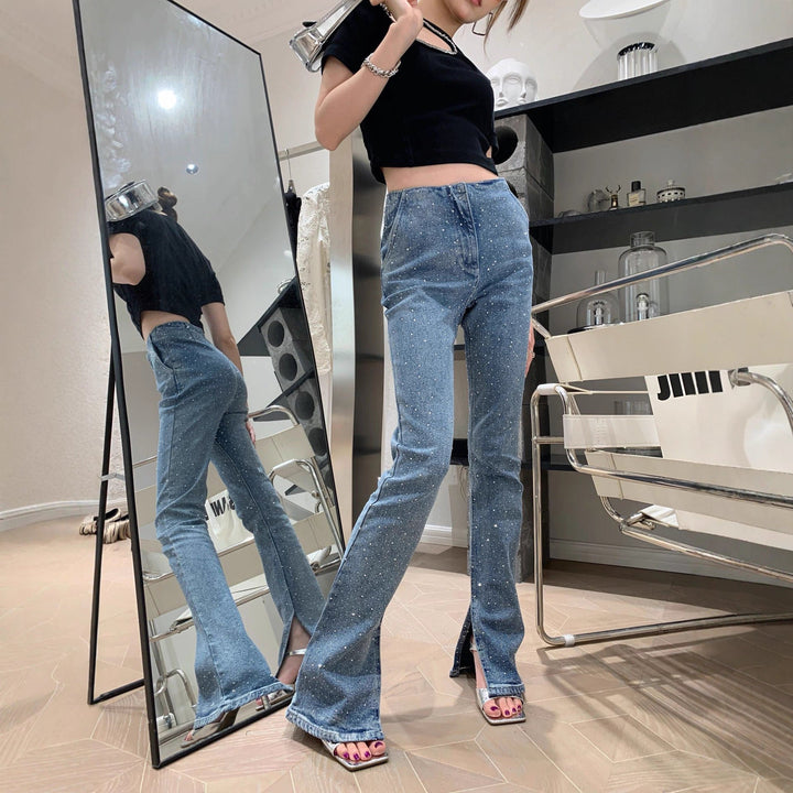 Dame glitrende bootcut bukser med splitt. Stilig og komfortabel stretchbukse perfekt for fest og hverdagsbruk.