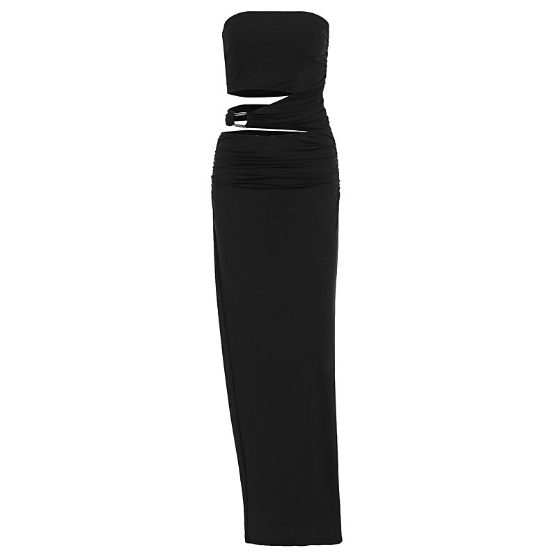 Gulvlang elegant damekjole med flatterende rynker og belte. En tidløs maxikjole for spesielle begivenheter.