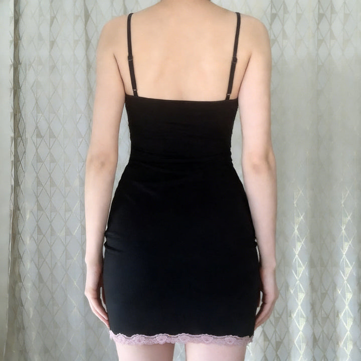 Komfortabel og forførende blonde nattskjorte for kvinner, perfekt som elegant nattøy.