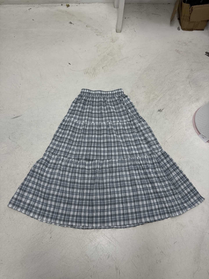 Kvinner flytende rutete maxiskjørt. Komfortabelt og elegant dameskjørt med sommerlig design for fritid.