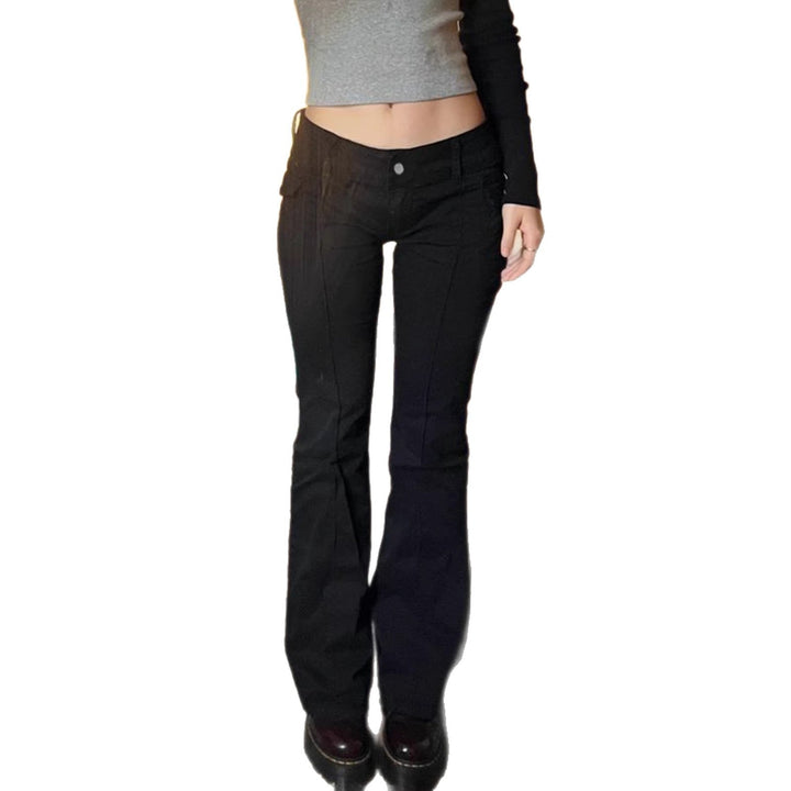 Klassiske høymidjede flared damejeans med lommer, perfekt for fritid og en avslappet stil.