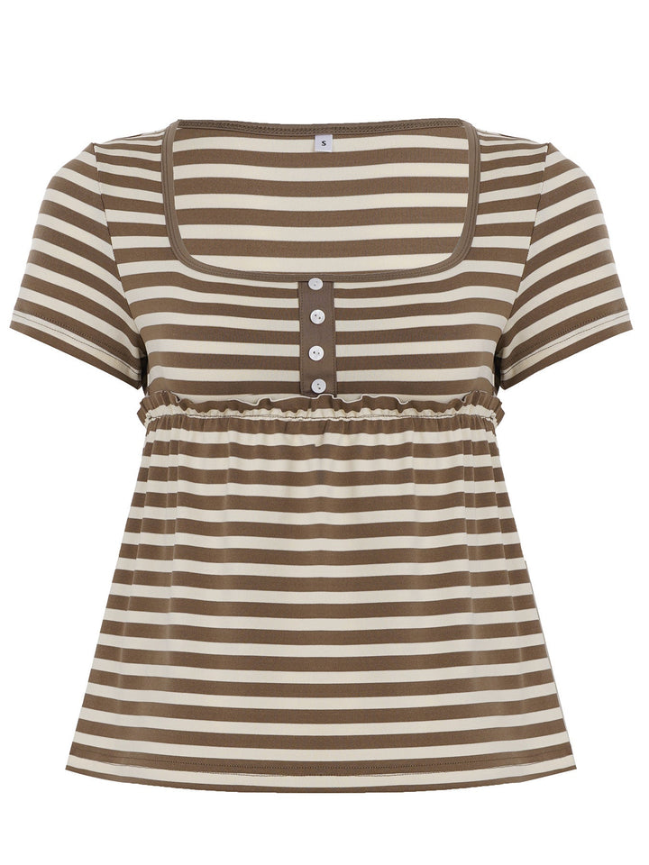 Allsidig kortermet damebluse. Rynket kant, knappestolpe og elegant design. Perfekt som casual sommerbluse eller hverdagsplagg.
