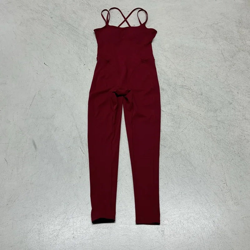 Komfortabel dame fritidsjumpsuit med justerbare stropper. Sporty og figursydd for avslapning eller aktivitet.