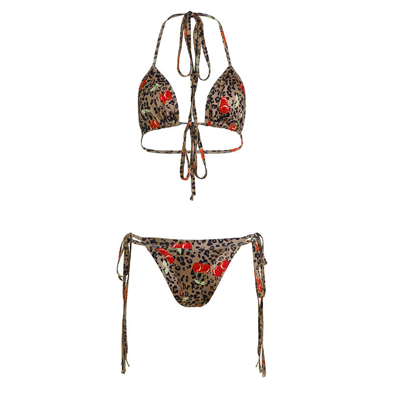 Komfortabelt dame triangel bikini-sett med justerbare stropper, dyremønster og blomster. Trendy badetøy.