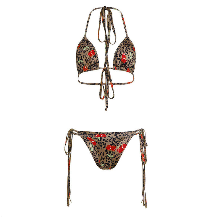 Komfortabelt dame triangel bikini-sett med justerbare stropper, dyremønster og blomster. Trendy badetøy.