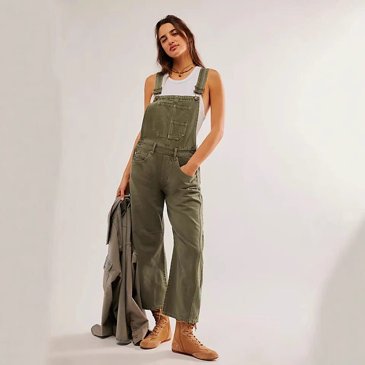 Moderne offwhite denim jumpsuit med brede, justerbare stropper for en elegant og avslappet look.