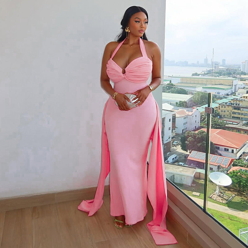 Elegant figursydd aftenkjole for dame. Perfekt lang selskapskjole til formelle anledninger.