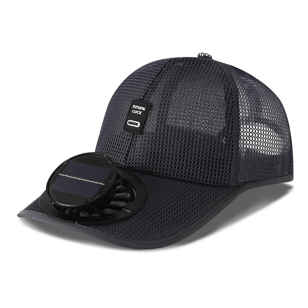 Lett og pustende unisex viftecaps i mesh med solcelledrevet vifte, ideell for sport og sommer.