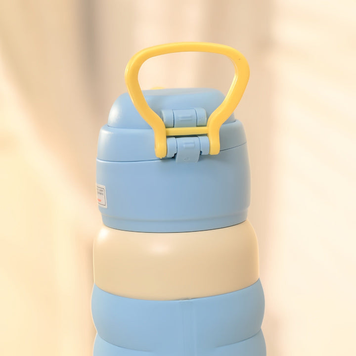 Gjenbrukbar hvit 600ml drikkeflaske. Bærbar og lekkasjesikker vannflaske for kontor, tur og hverdag.