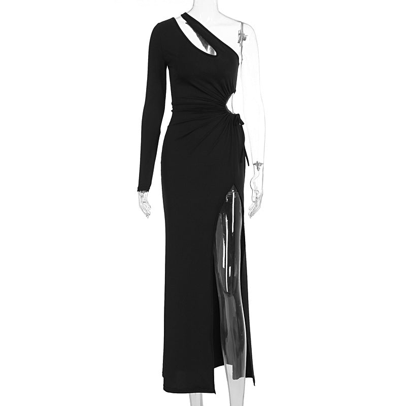 Asymmetrisk elegant damekjole med moderne design, en komfortabel og stilfull festkjole.