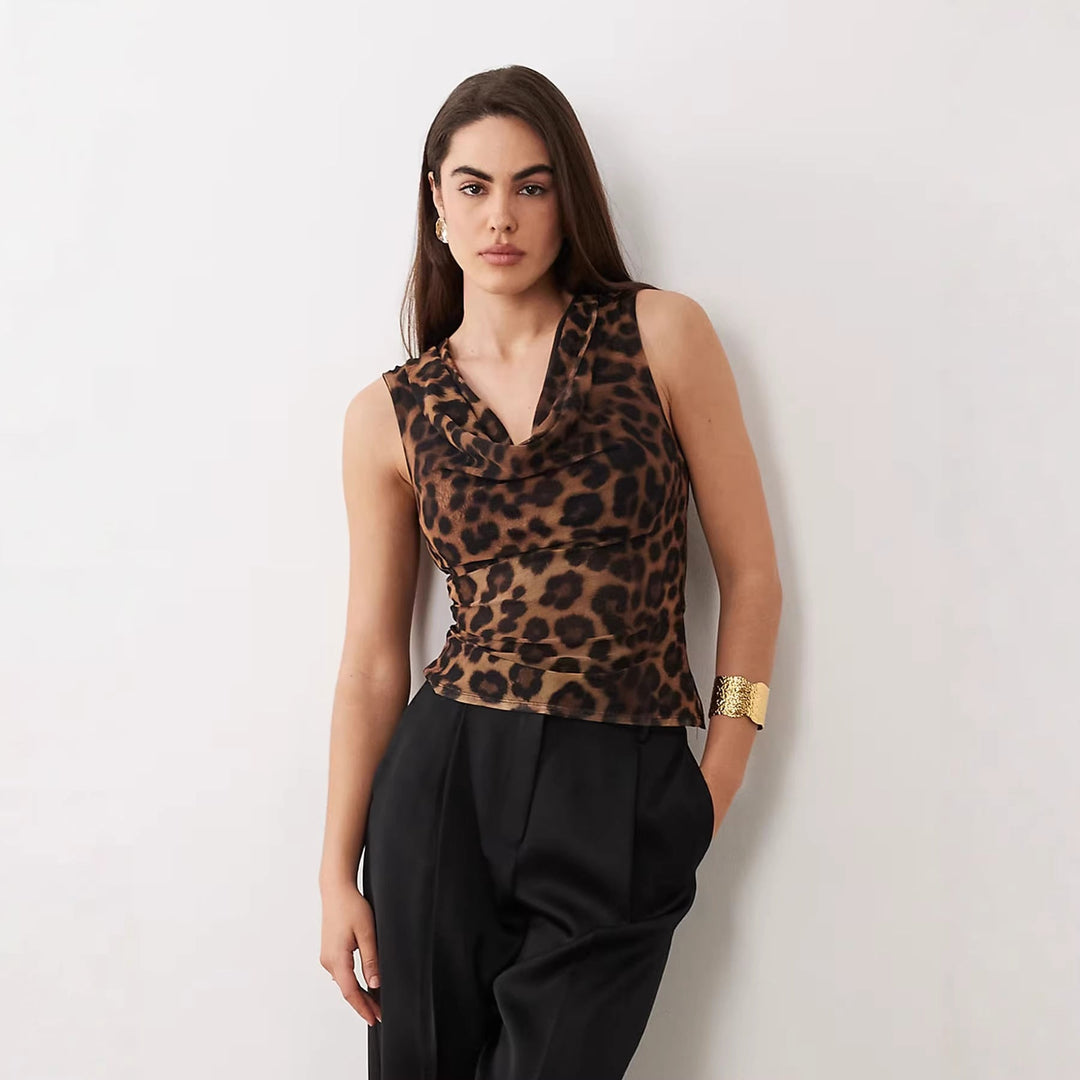 Myk dame topp med iøynefallende leopardmønster og elegant cowl-neck. Langermet, perfekt for en moteriktig look.