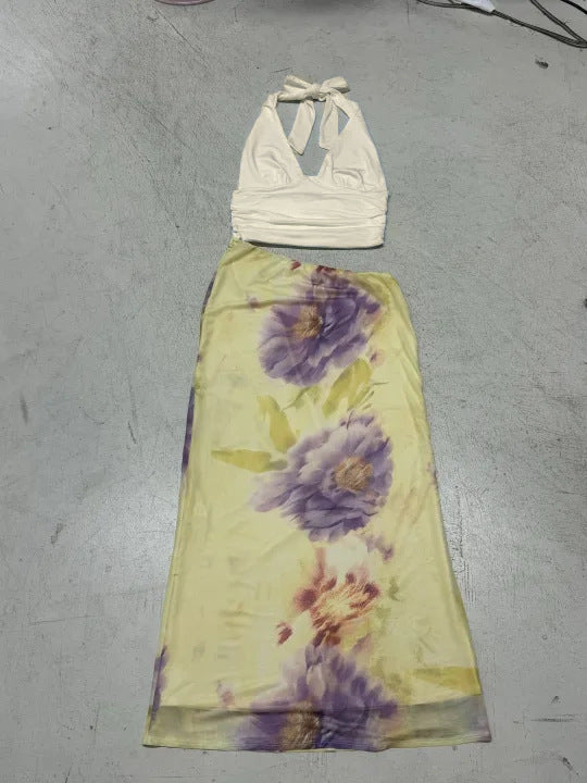 Vakker maxikjole for kvinner med levende blomsterprint, justerbare skulderstropper og flatterende passform.