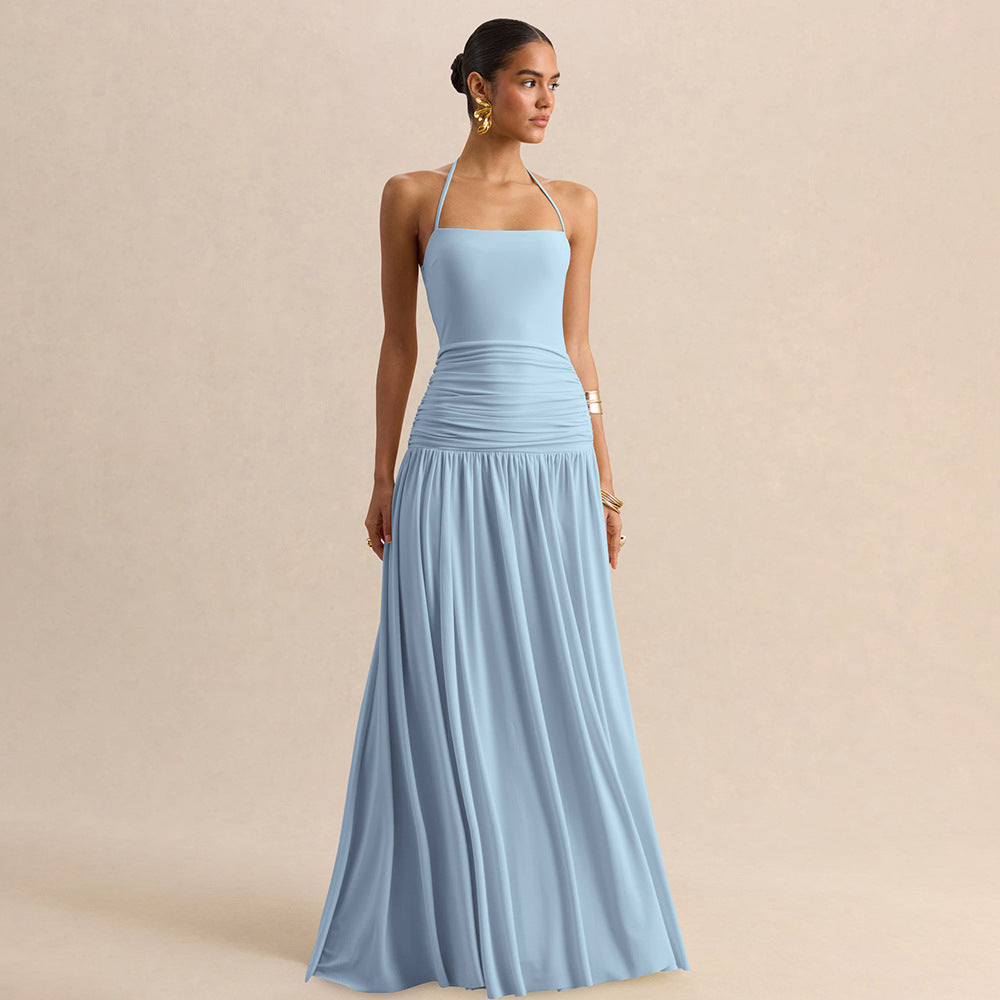 Komfortabel og elegant maxikjole for damer. Rynket topp, justerbare stropper. Ideell som sommerkjole.