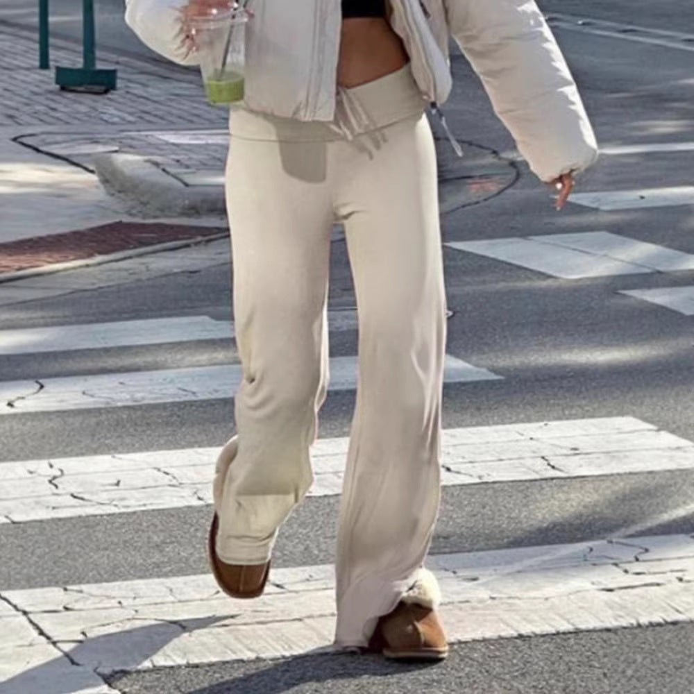Stilig dame streetwear bukse med vide ben og justerbar midje. Gir en avslappet og trendy look.