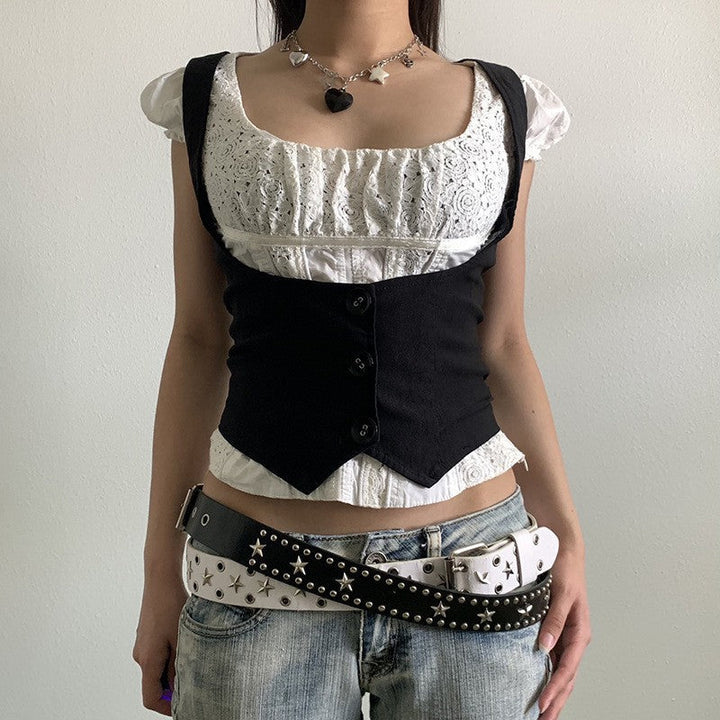 Elegant svart crop-topp for kvinner, med stilige knappedetaljer. Perfekt for vår og sommer.