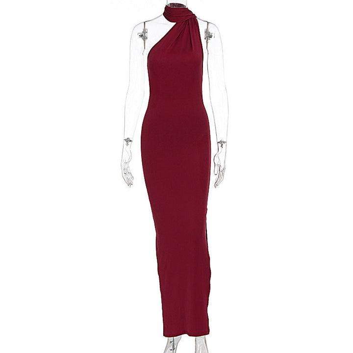 Asymmetrisk hals maxikjole i bordeaux, en elegant og moderne omslagskjole for dame.