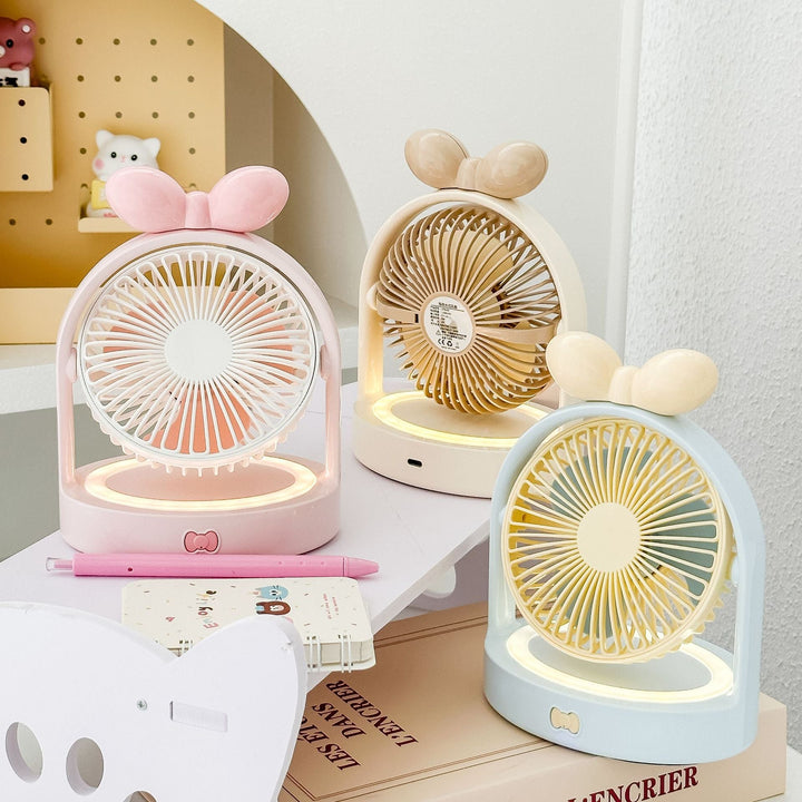 Kompakt rosa bærbar bordvifte for kvinner, søt og stillegående design for sommerens kjøling.