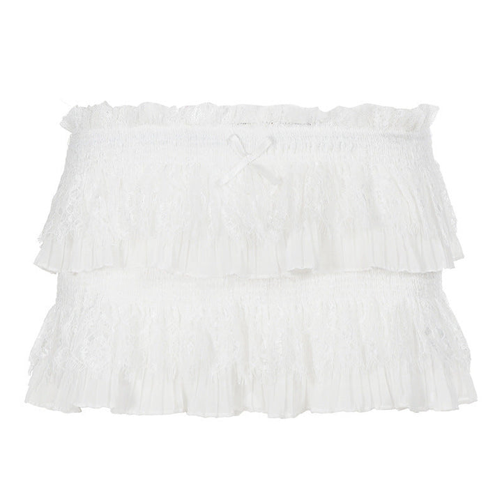 Trendy hvit volangershorts for dame, perfekt for varme dager. En komfortabel og lettvekts sommershorts i casual stil.