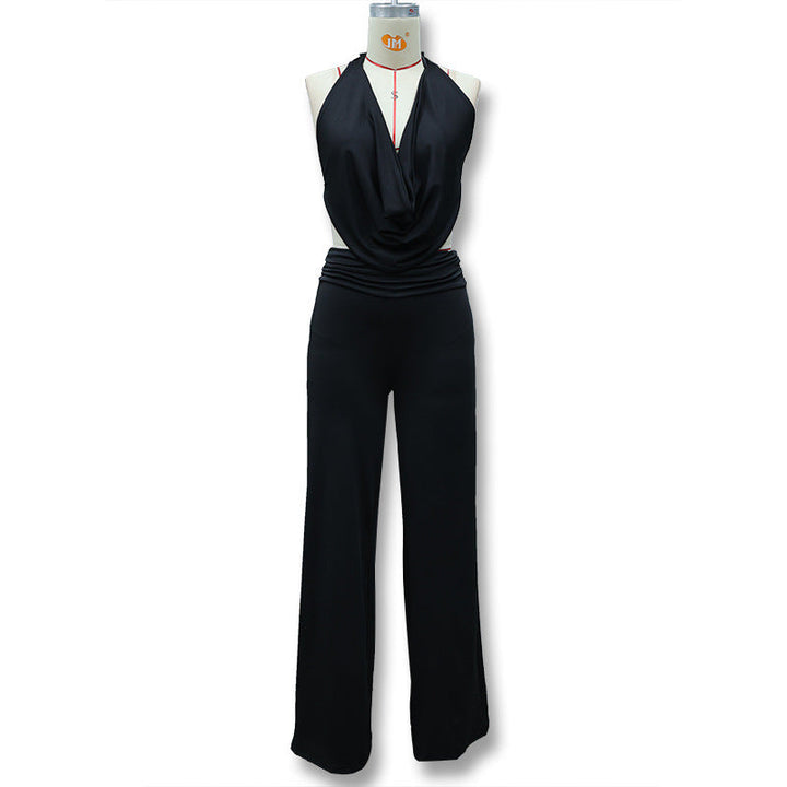 Dame jumpsuit i svart med elegant snitt, dyp v-hals og vide ben, gir en komfortabel og moderne stil.