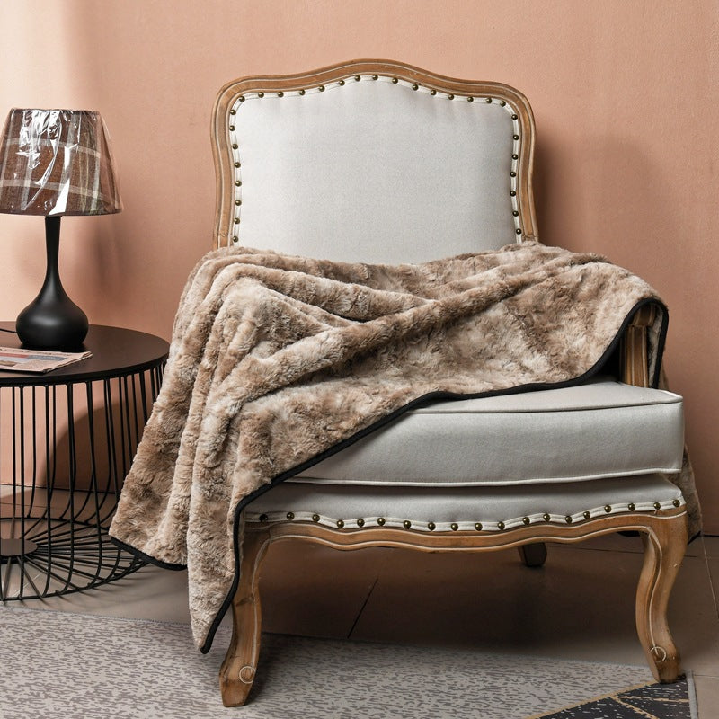 Unisex brunt koseteppe, et allsidig og mykt teppe for stue eller soverom. Elegant pledd som passer til all hjemmeinnredning.