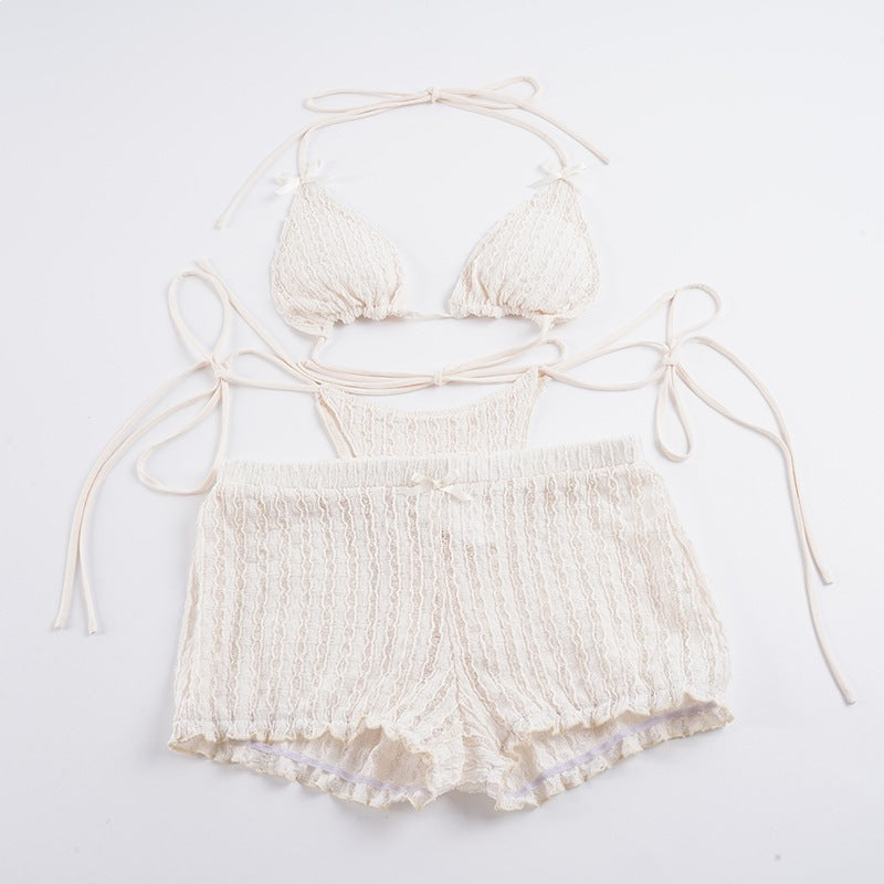 Fargerikt dame triangel bikinisett med lekne volanger og praktiske justerbare stropper for ferien.