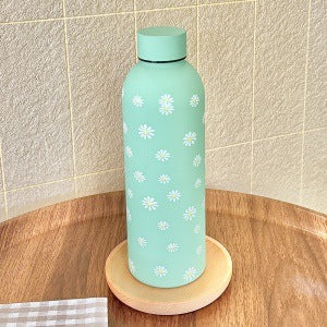 Stilig isolert drikkeflaske, 500ml, med blomsterdesign. Ideell reise- eller treningsflaske for dame.